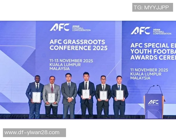 官方：谭杰、青苗联赛别离荣获亚足联草根足球最佳首领、比赛